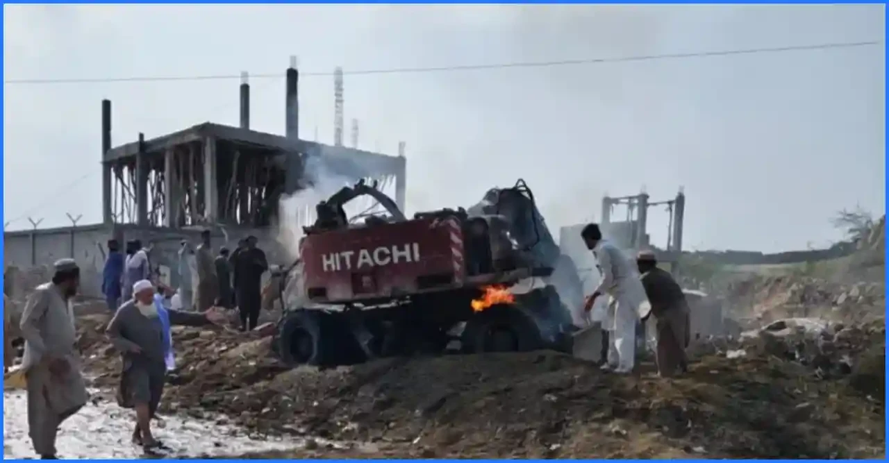 পাকিস্তানে পুলিশ চেকপোস্টে আত্মঘাতী বোমা হামলা, শিশুসহ ১১ জন নিহত