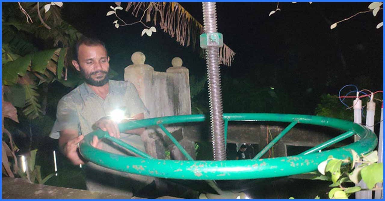 নদীর স্রোতে বিদ্যুৎ বরগুনার মনিরুলের যুগান্তকারী উদ্ভাবন!