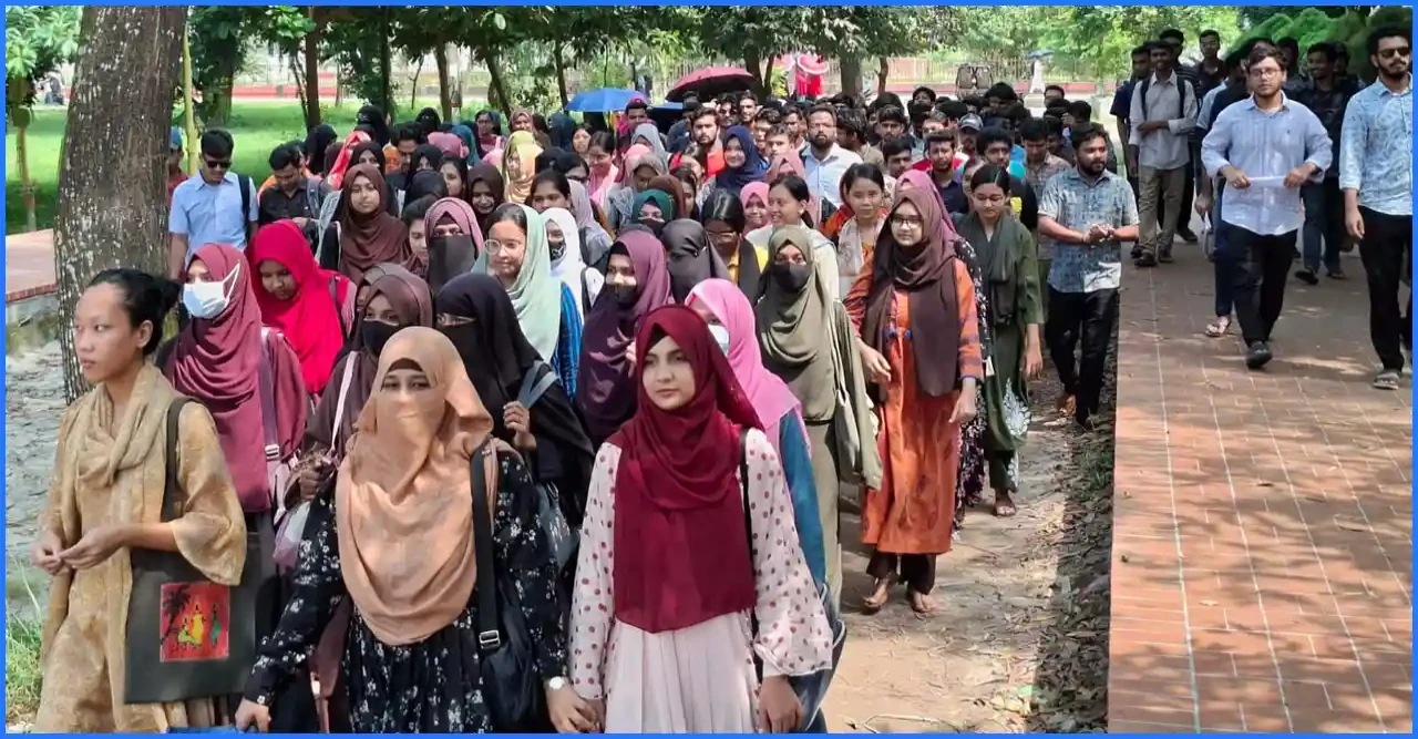 আইন অনুষদের ডিন হলেন সঙ্গীত বিভাগের শিক্ষক, শিক্ষার্থীদের আন্দোলন।