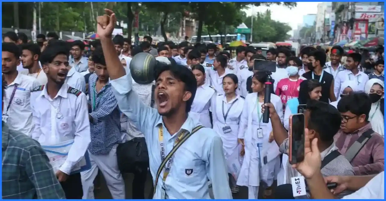 শিক্ষামন্ত্রীর পদত্যাগের দাবিতে শিক্ষার্থীদের চূড়ান্ত সময়সীমা ও দীর্ঘ পদযাত্রার হুঁশিয়ারি