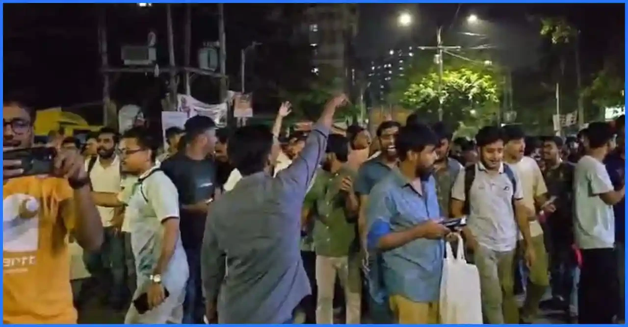 সরকারি চাকরিতে ভাইভার নম্বর বাড়ানোর প্রতিবাদে জবিতে বিক্ষোভ মিছিল!