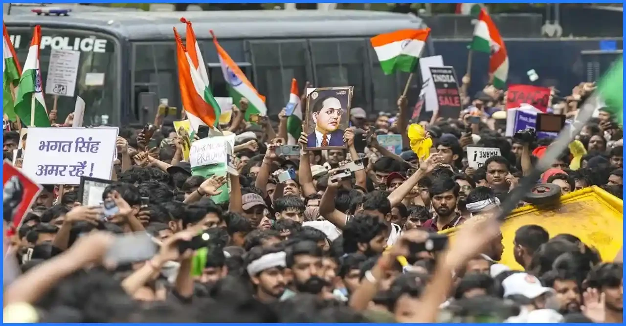 ভারতে চিকিৎসা প্রবেশিকা পরীক্ষার প্রশ্নপত্র ফাঁসের প্রতিবাদে উত্তাল রাজপথ