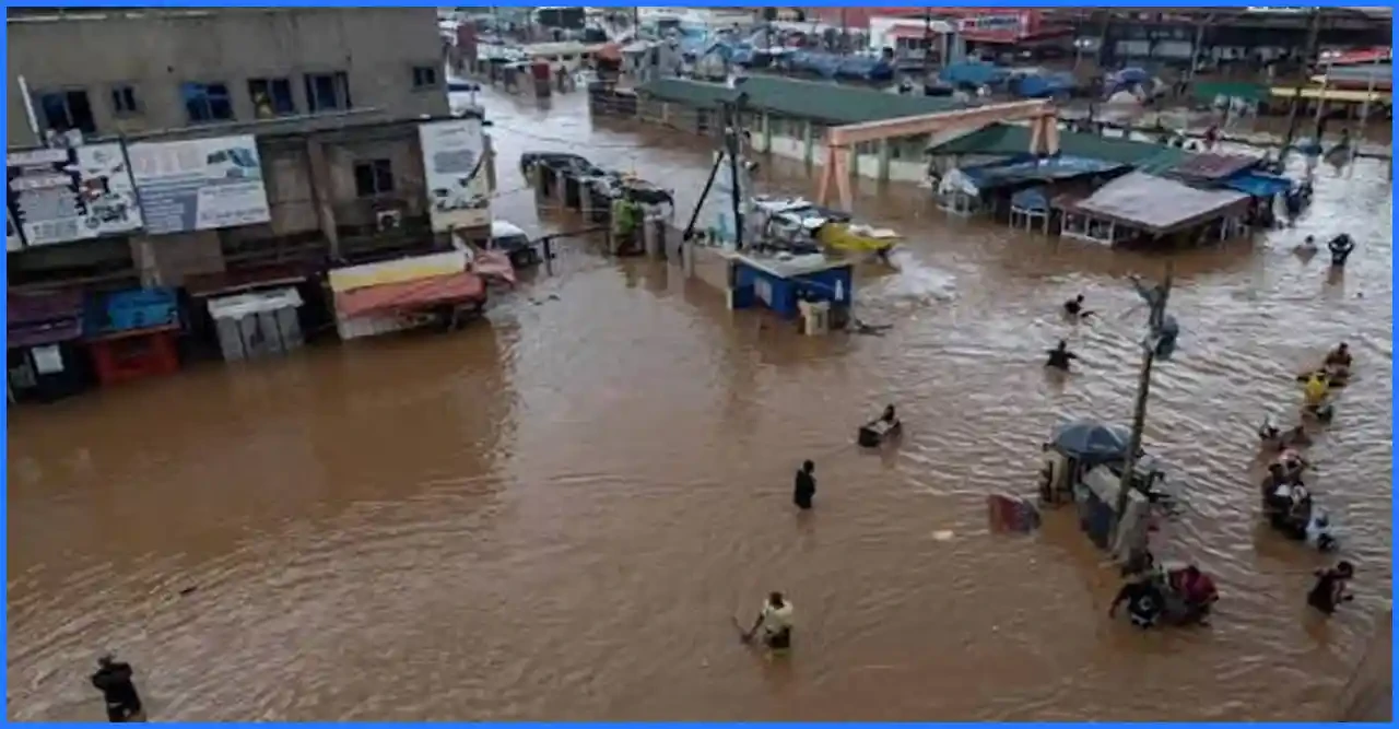 ঘানায় প্রলয়ংকরী বন্যায় প্রাণহানি বেড়ে ৩৪, বাস্তুচ্যুত প্রায় নব্বই হাজার মানুষ