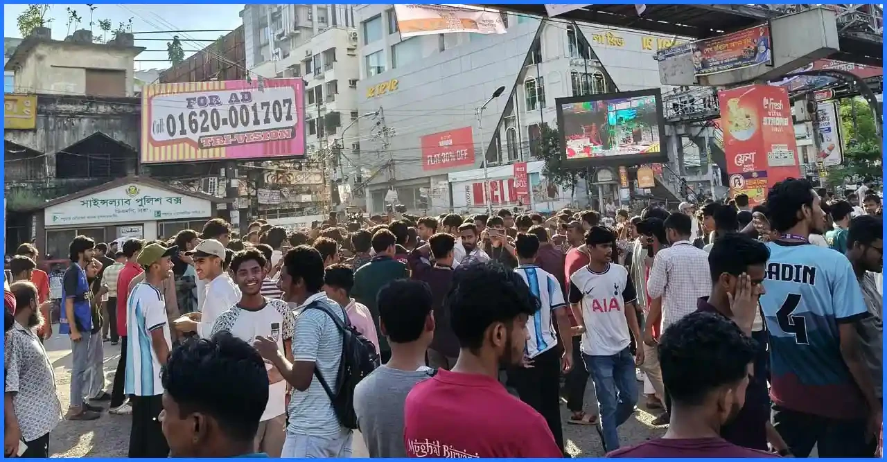 সন্ধ্যা ৬টার মধ্যে শিক্ষামন্ত্রীর পদত্যাগ ও পরীক্ষা বাতিলের দাবিতে শিক্ষার্থীদের কঠোর আল্টিমেটাম