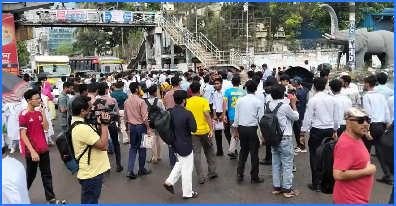 সায়েন্সল্যাব থেকে সচিবালয় অভিমুখে শিক্ষার্থীদের লংমার্চ
