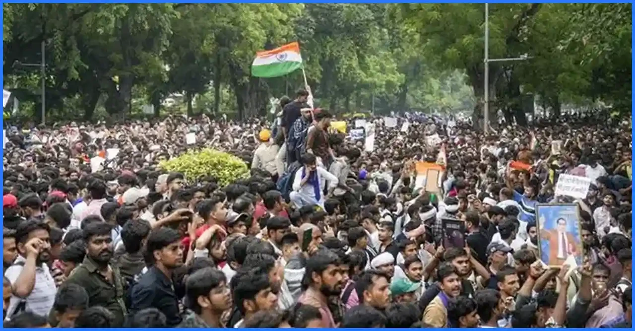 সাম্প্রদায়িক রাজনীতির ঊর্ধ্বে গিয়ে তরুণদের অভূতপূর্ব ঐক্যের নজির ভারতে