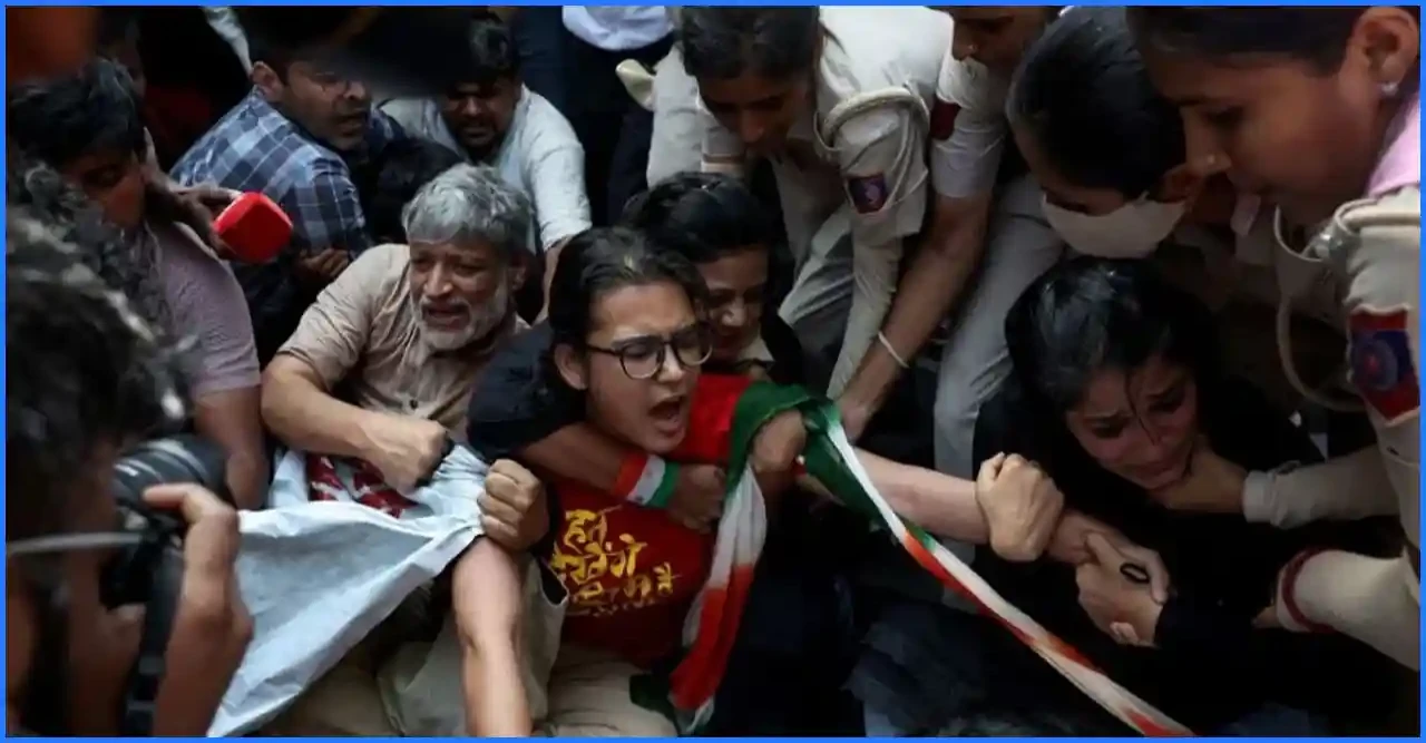 আটক নারী বিক্ষোভকারীদের ওপর পুলিশের যৌন নিপীড়ন ও নির্যাতনের অভিযোগ