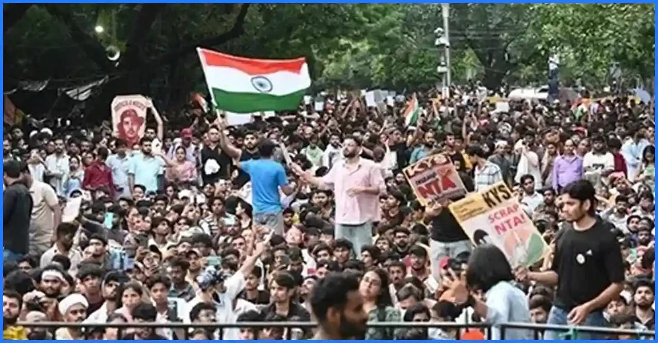 প্রশ্নপত্র ফাঁসের প্রতিবাদে উত্তাল দিল্লি, ১৬টি মেট্রো স্টেশন বন্ধ