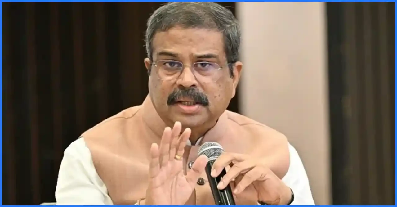 পদত্যাগ করছেন না ভারতের শিক্ষামন্ত্রী
