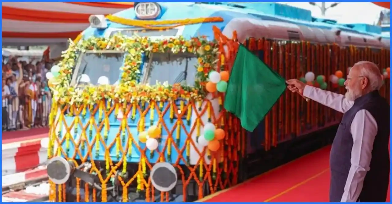 ভারতের প্রথম হাইড্রোজেন-চালিত ট্রেনের যাত্রা শুরু, উদ্বোধন করলেন মোদি