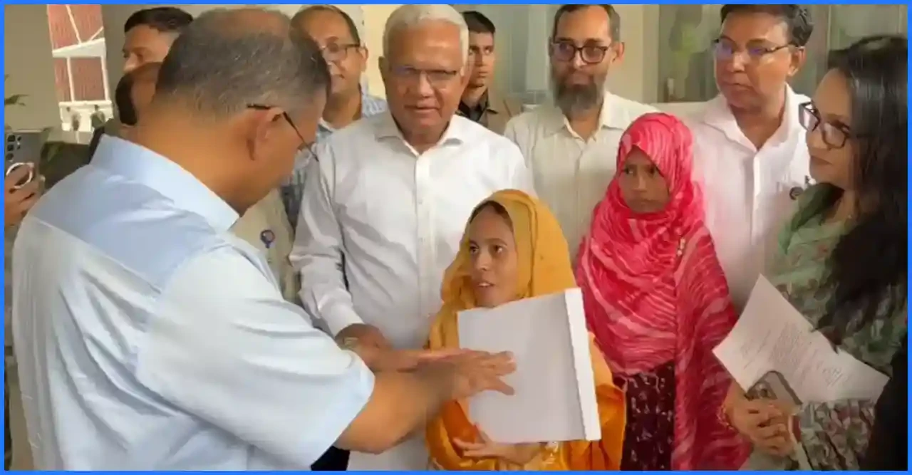 প্রতিবন্ধ তিন অদম্য মেধাবীর হাতে নিয়োগপত্র তুলে দিলেন প্রধানমন্ত্রী