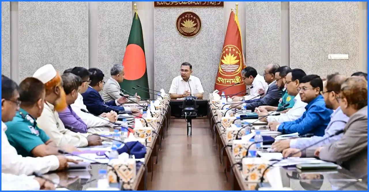 গণপরিবহন ব্যবস্থা ঢেলে সাজাতে সচিবালয়ে প্রধানমন্ত্রীর বিশেষ বৈঠক