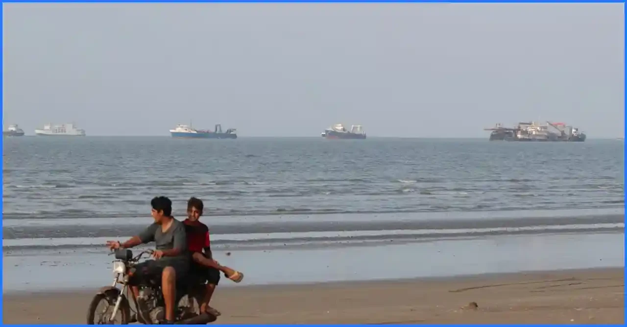 শর্ত মানলে সাত দিনেই খুলবে হরমুজ প্রণালি, যুক্তরাষ্ট্রকে ইরান