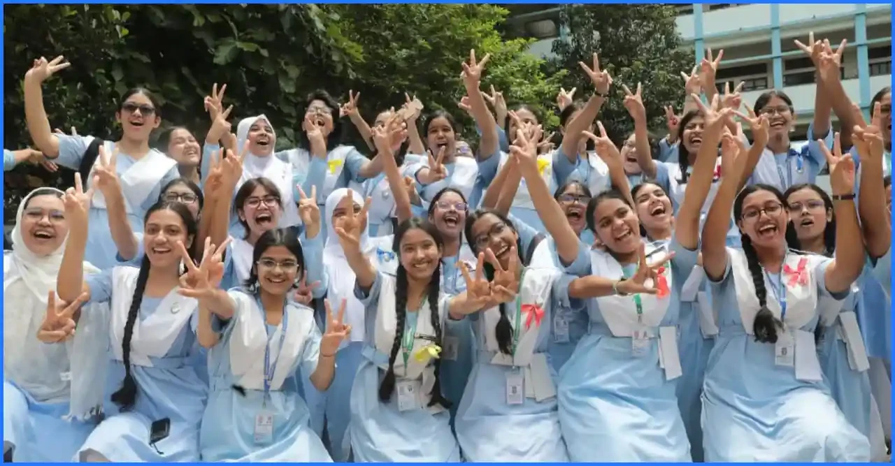 এইচএসসি পরীক্ষার চূড়ান্ত ফল প্রকাশিত, পাসের হার ৫২.১২ শতাংশ