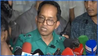 জাসদ কার্যালয়ের সামনে প্রায় তিনশ ব্যক্তিকে আটক করে যাচাই শুরু করেছে পুলিশ