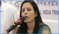 পশ্চিমবঙ্গে তৃণমূল এমপি মহুয়া মৈত্রের ওপর হামলা