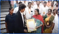 মঞ্চ থেকে নেমে অন্তঃসত্ত্বা নারীর হাতে তুলে দিলেন নিয়োগপত্র