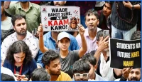 শিক্ষামন্ত্রীর পদত্যাগের দাবিতে ‘ককরোচ জনতা পার্টি’র অনড় অবস্থান