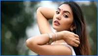 ভেনিস উৎসবে বাংলাদেশের প্রতিনিধিত্ব করতে ইতালির পথে অভিনেত্রী সুনেরাহ