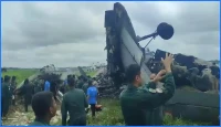 ভারতের আসামে অবতরণের ঠিক আগমুহূর্তে বিমানবাহিনীর সামরিক বিমান বিধ্বস্ত