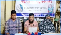 রাজশাহীতে কুপিয়ে জখম, ফেসবুক লাইভে অস্ত্র উঁচিয়ে হত্যার হুমকি
