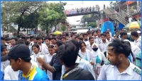 শিক্ষামন্ত্রীর পদত্যাগের দাবি থেকে সরে এসে ছয় দফা নিয়ে সচিবালয়ে পরীক্ষার্থীরা