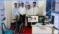 দৃষ্টিপ্রতিবন্ধীদের জন্য কুবি শিক্ষার্থীর হুইলচেয়ার, নজর কাড়ল ইনোভেশন ফেয়ারে।