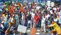 খাড়গের পদত্যাগ দাবিতে ভারতজুড়ে বিজেপির বিক্ষোভ