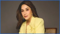 বলিউড তারকা মাধুরী সহশিল্পীর স্ত্রীর পোশাক ধার করে অভিনয় করেছিলেন