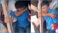 ছাত্রীকে চুমু দেওয়ার কথিত অভিযোগে শিক্ষককে মারধর